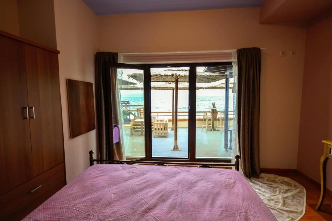 Stone Villa Inside Sea- Kids'Land Platanidia 外观 照片