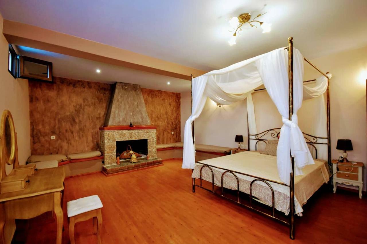 Stone Villa Inside Sea- Kids'Land Platanidia 外观 照片